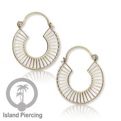 Anting stainless steel warna gold motif yang popular
