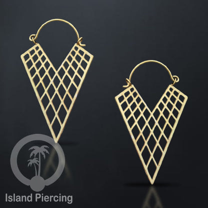 Anting stainless steel warna gold motif yang popular