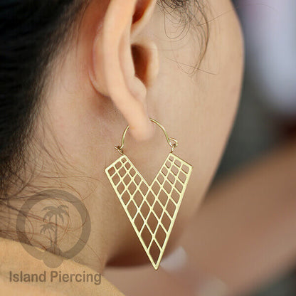 Anting stainless steel warna gold motif yang popular