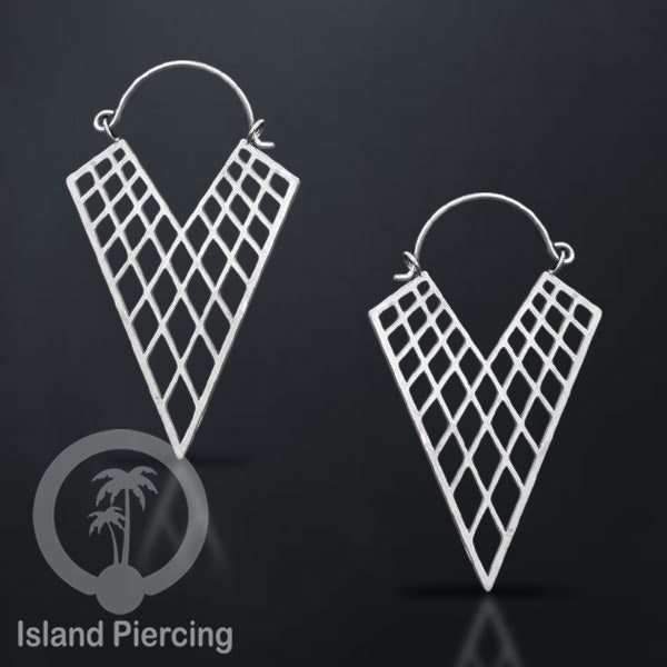 Anting stainless steel warna silver motif yang popular