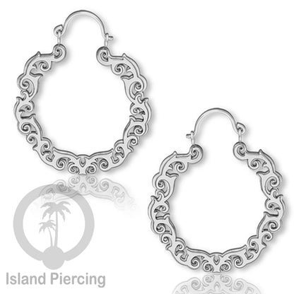 Anting stainless steel warna silver motif yang popular.