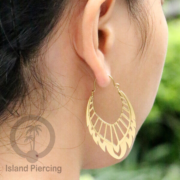 Anting stainless 3 lapis warna gold desain sangat unik, hanya tersedia di Island Piercing