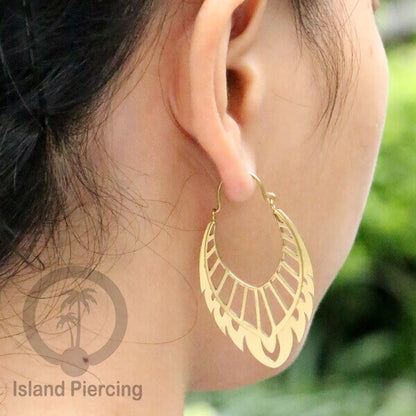 Anting stainless 3 lapis warna gold desain sangat unik, hanya tersedia di Island Piercing