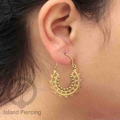 Anting stainless 3 lapis warna gold motif unik, hanya ada di Island Piercing