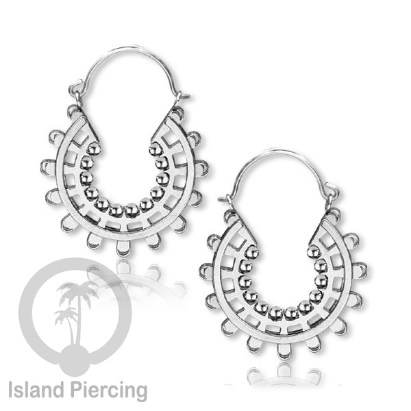 Anting stainless 3 lapis warna silver motif unik, hanya ada di Island Piercing