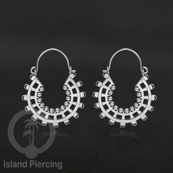 Anting stainless 3 lapis warna silver motif unik, hanya ada di Island Piercing