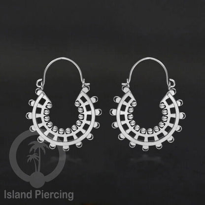Anting stainless 3 lapis warna silver motif unik, hanya ada di Island Piercing