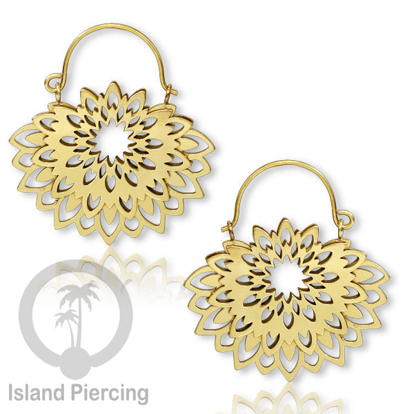 Anting stainless 3 lapis warna gold motif unik, hanya ada di Island Piercing