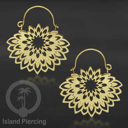 Anting stainless 3 lapis warna gold motif unik, hanya ada di Island Piercing