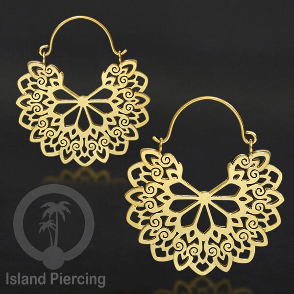 Anting stainless 3 lapis warna gold motif unik, hanya ada di Island Piercing