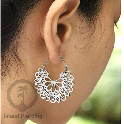 Anting stainless 3 lapis warna silver motif unik, hanya ada di Island Piercing