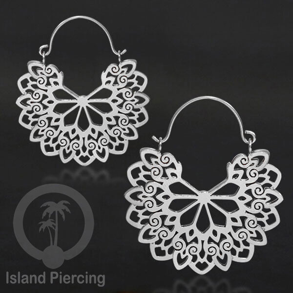 Anting stainless 3 lapis warna silver motif unik, hanya ada di Island Piercing