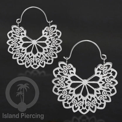 Anting stainless 3 lapis warna silver motif unik, hanya ada di Island Piercing