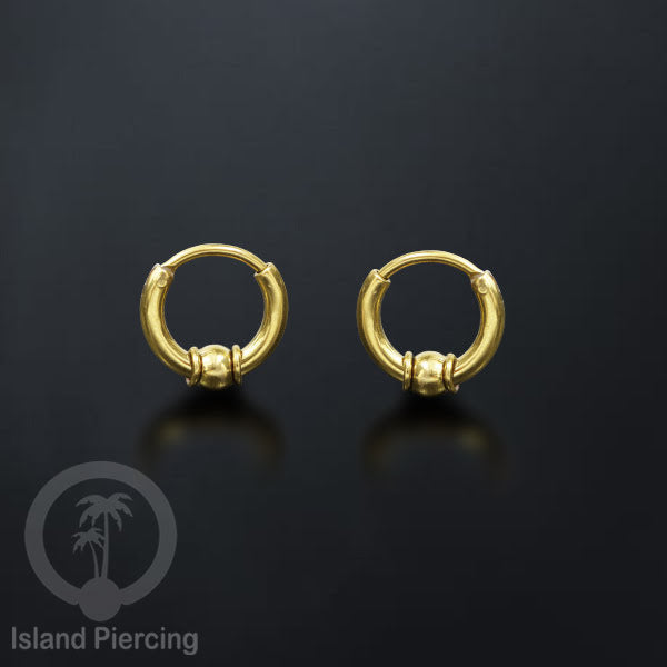Anting Hoop Stainless desain Bali dari baja bedah warna gold, Steel Hoop Earring per pasang