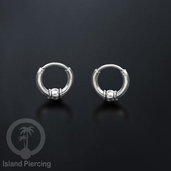 Anting Hoop Stainless desain Bali dari baja bedah warna silver, Steel Hoop Earring per pasang