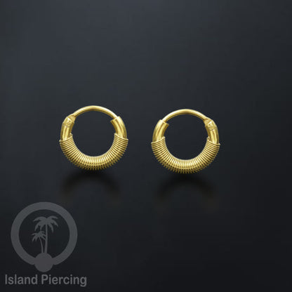 Anting Hoop Stainless desain Bali dari baja bedah warna gold, Steel Hoop Earring per pasang
