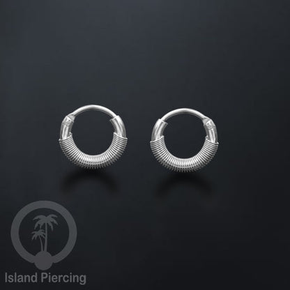 Anting Hoop Stainless desain Bali dari baja bedah warna silver, Steel Hoop Earring per pasang