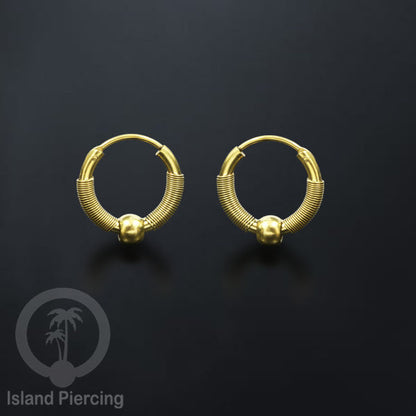 Anting Hoop Stainless desain Bali dari baja bedah warna gold, Steel Hoop Earring per pasang