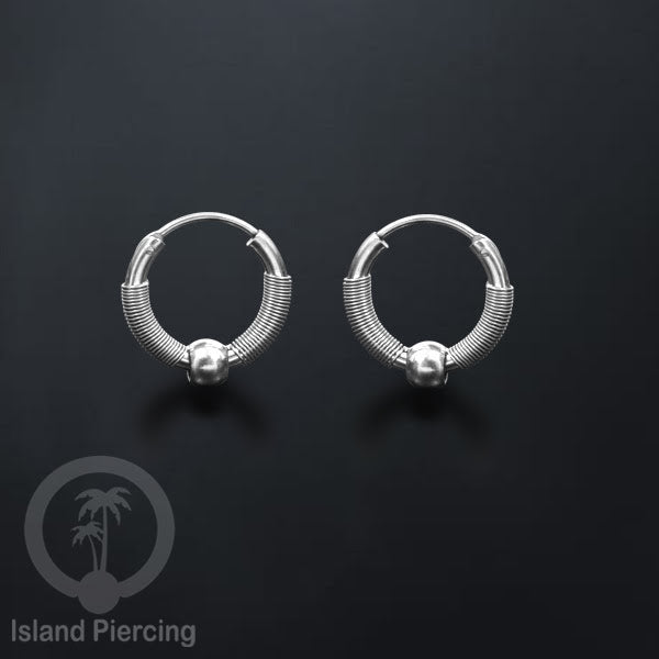 Anting Hoop Stainless desain Bali dari baja bedah warna silver, Steel Hoop Earring per pasang
