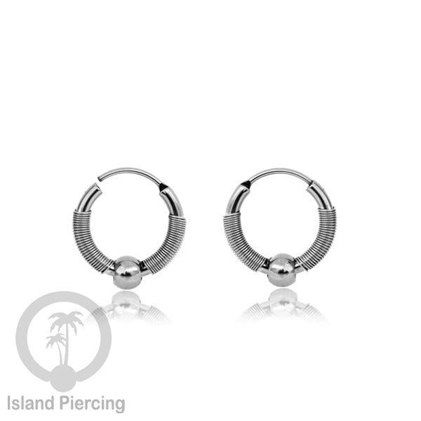 Anting Hoop Stainless desain Bali dari baja bedah warna silver, Steel Hoop Earring per pasang