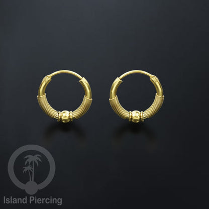 Anting Hoop Stainless desain Bali dari baja bedah warna gold, Steel Hoop Earring per pasang