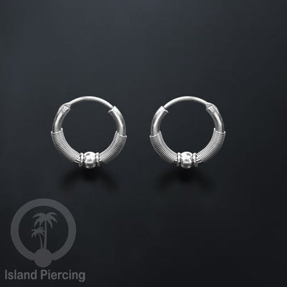 Anting Hoop Stainless desain Bali dari baja bedah warna silver, Steel Hoop Earring per pasang
