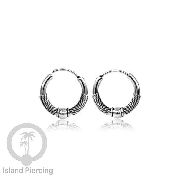 Anting Hoop Stainless desain Bali dari baja bedah warna silver, Steel Hoop Earring per pasang