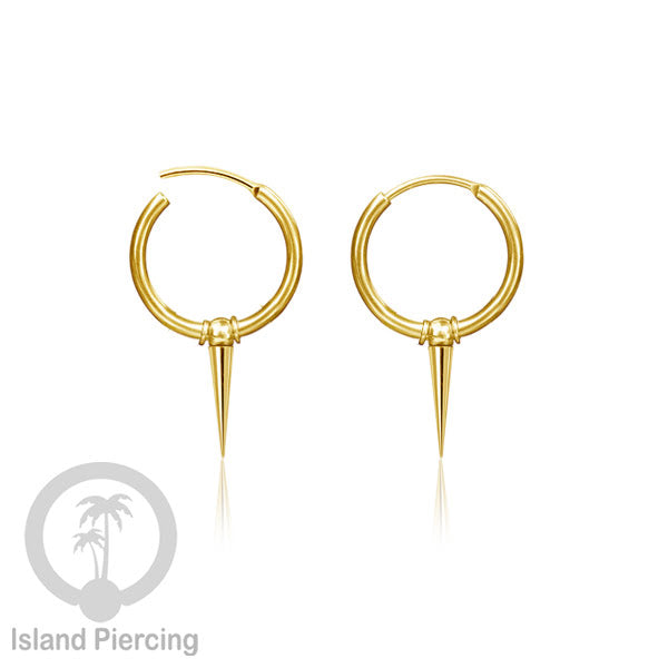 Anting hoop baja dengan paku tersedia dalam warna silver atau gold.