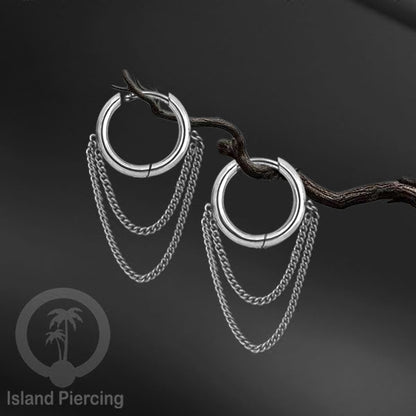 Anting hoop baja dengan rantai, tersedia dalam warna baja atau gold.