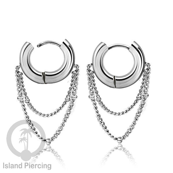 Anting hoop baja dengan rantai, tersedia dalam warna baja atau gold.