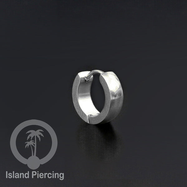 Anting Hoop stainless steel Huggies warna gold dan silver desain menarik