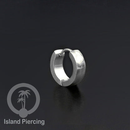 Anting Hoop stainless steel Huggies warna gold dan silver desain menarik