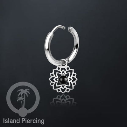 Anting Hoop warna Silver dengan Hiasan Perhiasan kecil, Charm, berisi warna epoxy atau Kristal Zirconia