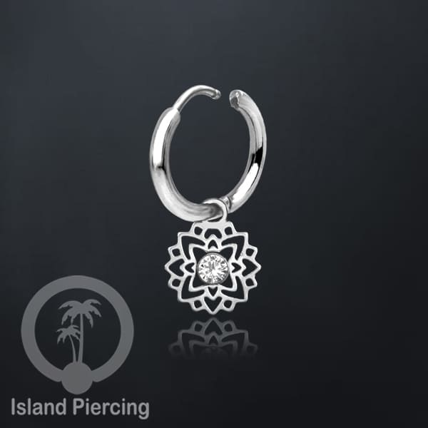 Anting Hoop warna Silver dengan Hiasan Perhiasan kecil, Charm, berisi warna epoxy atau Kristal Zirconia