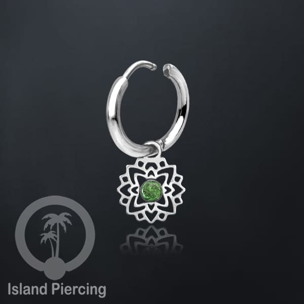 Anting Hoop warna Silver dengan Hiasan Perhiasan kecil, Charm, berisi warna epoxy atau Kristal Zirconia