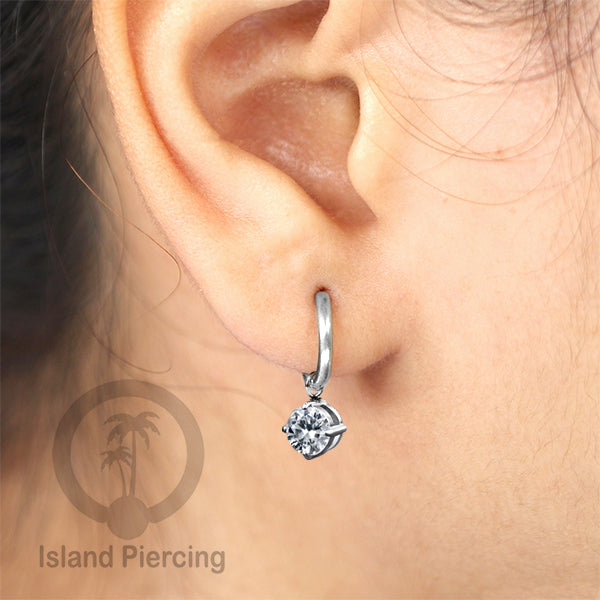 Anting Hoop warna silver dengan Hiasan Perhiasan kecil, Charm, kristal bening pilihan banyak model