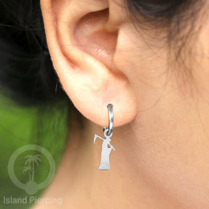 Stainless Steel Anting Hoop Ear Huggies Halloween warna silver dengan Liontin, Charm, Tengkorak, Sihir, Laba-2.