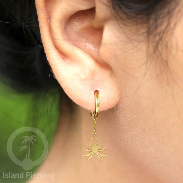 Stainless Steel Anting Hoop Ear Huggies Halloween warna gold dengan Liontin, Charm, Tengkorak, Sihir, Laba-2.