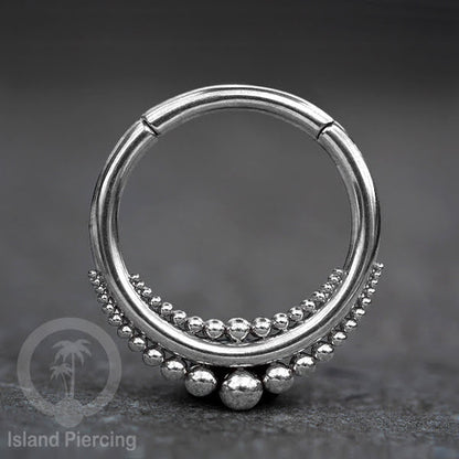 Tindik Telinga Stainless Steel Ear Weight warna silver Clicker Ring sistem magnetik dengan bola