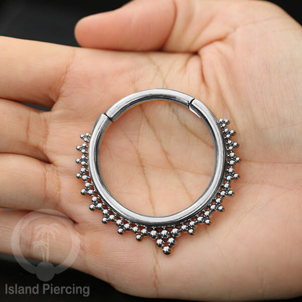 Tindik Telinga Stainless Steel Ear Weight warna silver Clicker Ring sistem magnetik dengan bola