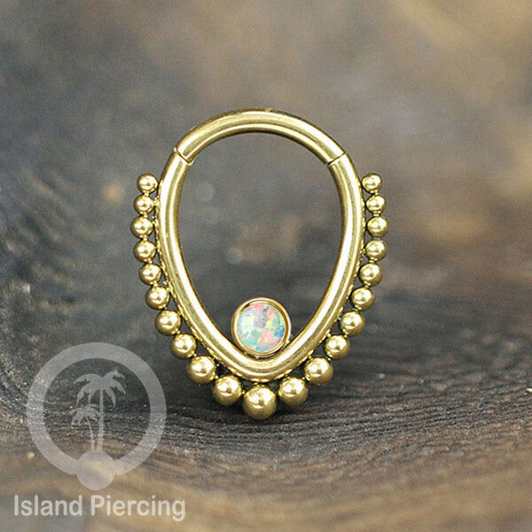 Anting Stainless Piercing warna emas dengan batu