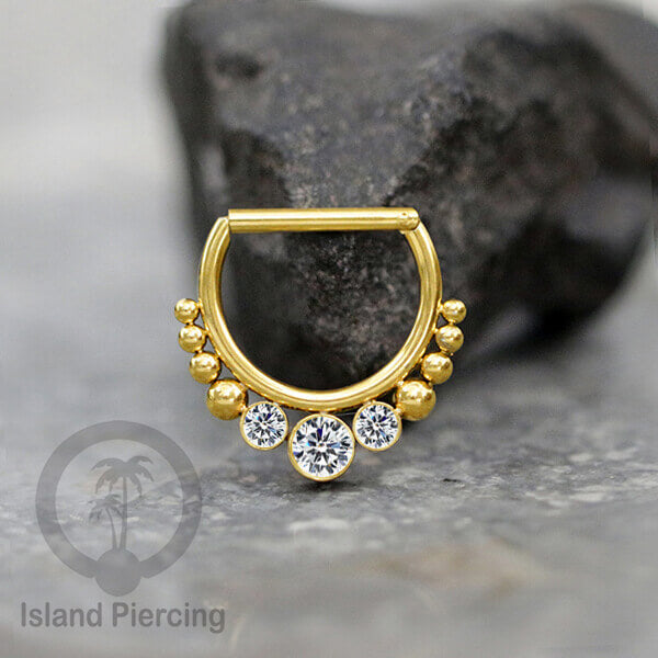 Hinged Septum Piercing clicker warna gold PVD steel dengan 3 batu semi murni