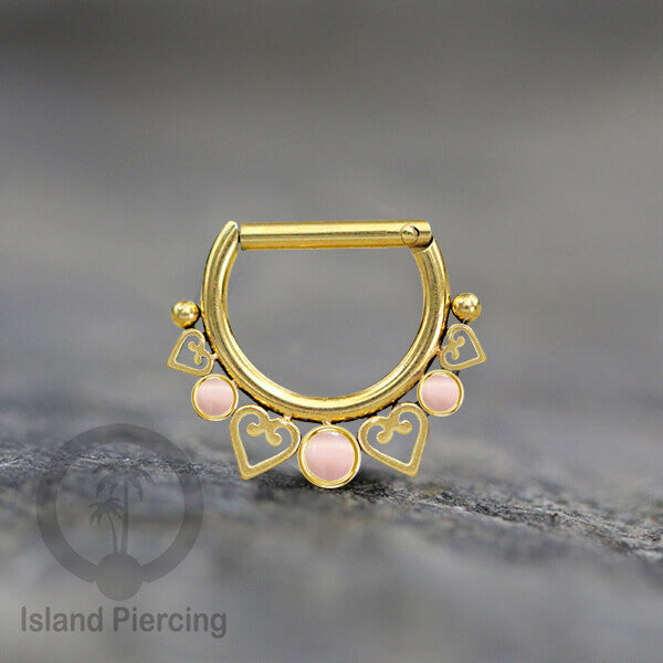 Hinged Septum Piercing clicker warna gold PVD steel dengan 3 batu dan hati kecil