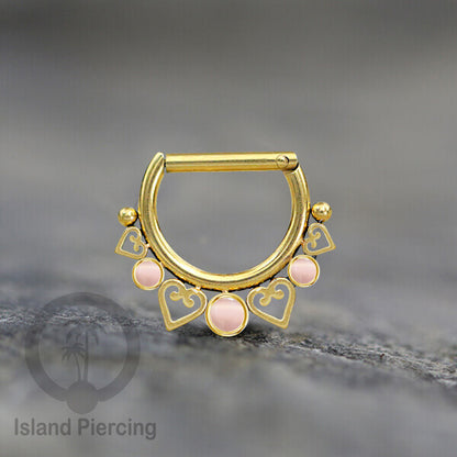 Hinged Septum Piercing clicker warna gold PVD steel dengan 3 batu dan hati kecil
