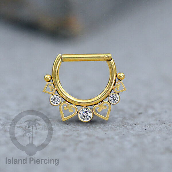 Hinged Septum Piercing clicker warna gold PVD steel dengan 3 batu dan hati kecil