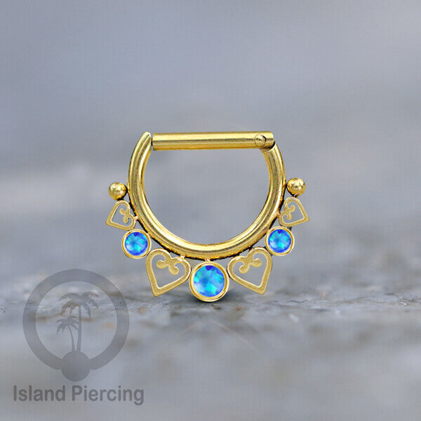 Hinged Septum Piercing clicker warna gold PVD steel dengan 3 batu dan hati kecil