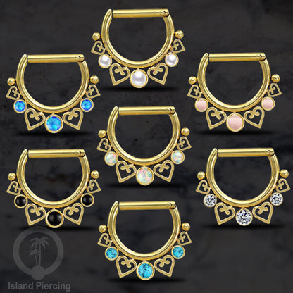 Hinged Septum Piercing clicker warna gold PVD steel dengan 3 batu dan hati kecil