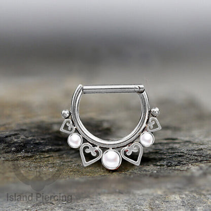 Hinged Septum clicker Piercing Hidung Stainless steel dengan 3 batu dan hati kecil