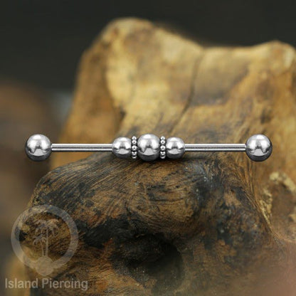 Anting Industrial Piercing stainless warna silver dengan banyak variasi asik