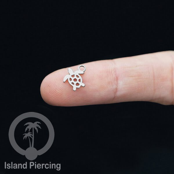 Piercing Charm Liotin Stainless warna silver yang bisa pasang di Tindik dasar semua model tersedia di toko Island Piercing